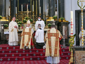 Diakonenweihe im Fuldaer Dom (Foto: Karl-Franz Thiede)